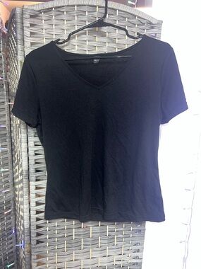 SHEIN Black V-Neck Short Sleeve Tee